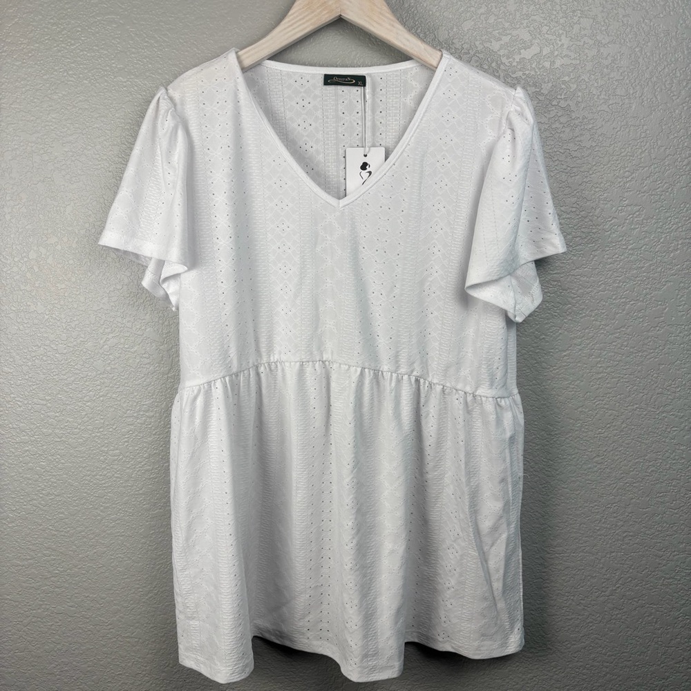 NWT Women’s Casual White V-Neck Short Sleeve Blouse, XL
